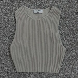 Aritzia Babaton Sculpt Knit top🤍 Size small